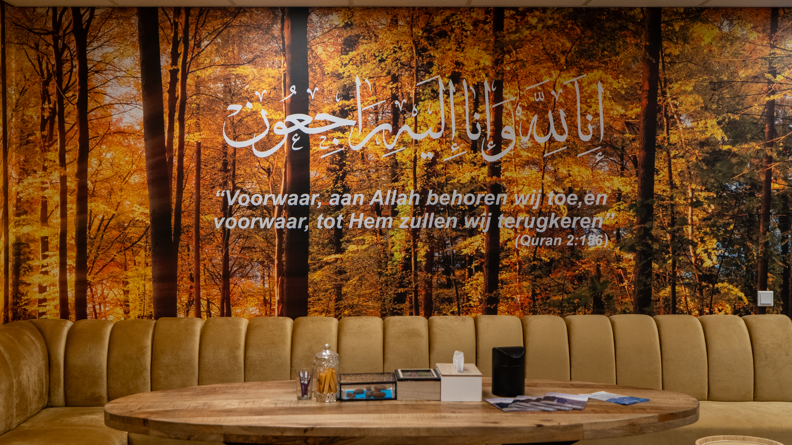 Interieur van Arrahma in winkelcentrum Edisonplein met versproducten en toonbank